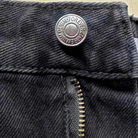 High-waisted Jean Shorts - Picture 4 of 4